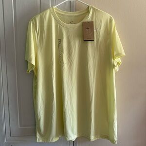 Women's Nike Tee DX0687 Thin Dri-Fit Polyester Legend T-Shirt NEW Yellow Size XL